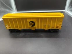 Lionel 6-17123 Cargill 3-bay Hopper O Scale Like New(Lionel 6 17123 Cargill 3 Bay Hopper O Scale Like New 1)