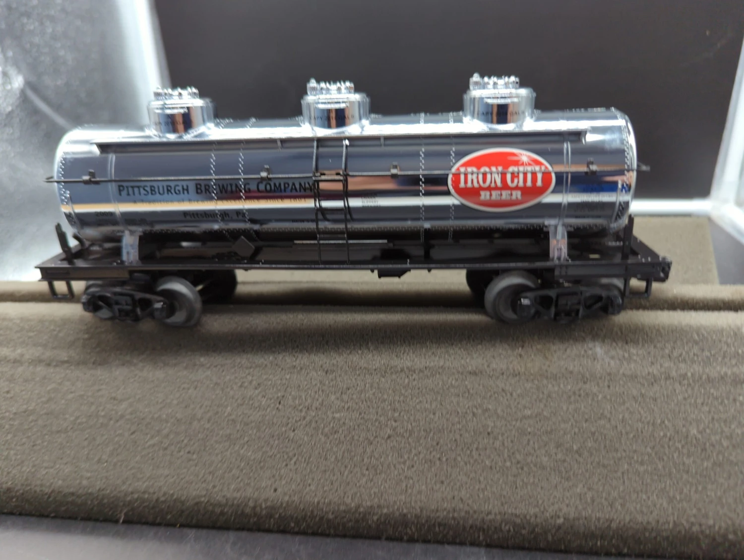 MTH Railking 30-73290 PBC - Iron City 3-Dome Tank Car #Car No. 2009 O SCALE Like New(Mth Railking 30 73290 Pbc Iron City 3 Dome Tank Car Car No 2009 O Scale Like New) 4 MTH Railking 30-73290 PBC - Iron City 3-Dome Tank Car #Car No. 2009 O SCALE Like New(Mth Railking 30 73290 Pbc Iron City 3 Dome Tank Car Car No 2009 O Scale Like New) - Image 2