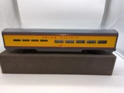 Lionel 6-7210 Union Pacific Aluminum 15" O Scale Passenger Diner Car # 7210 Like New(Lionel 6 7210 Union Pacific Aluminum 15 O Scale Passenger Diner Car 7210 Like New)