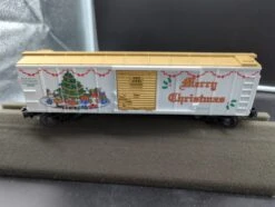 MTH RK-7410 Christmas Semi-Scale Box Car O Scale NEW(Mth Rk 7410 Christmas Semi Scale Box Car O Scale New)
